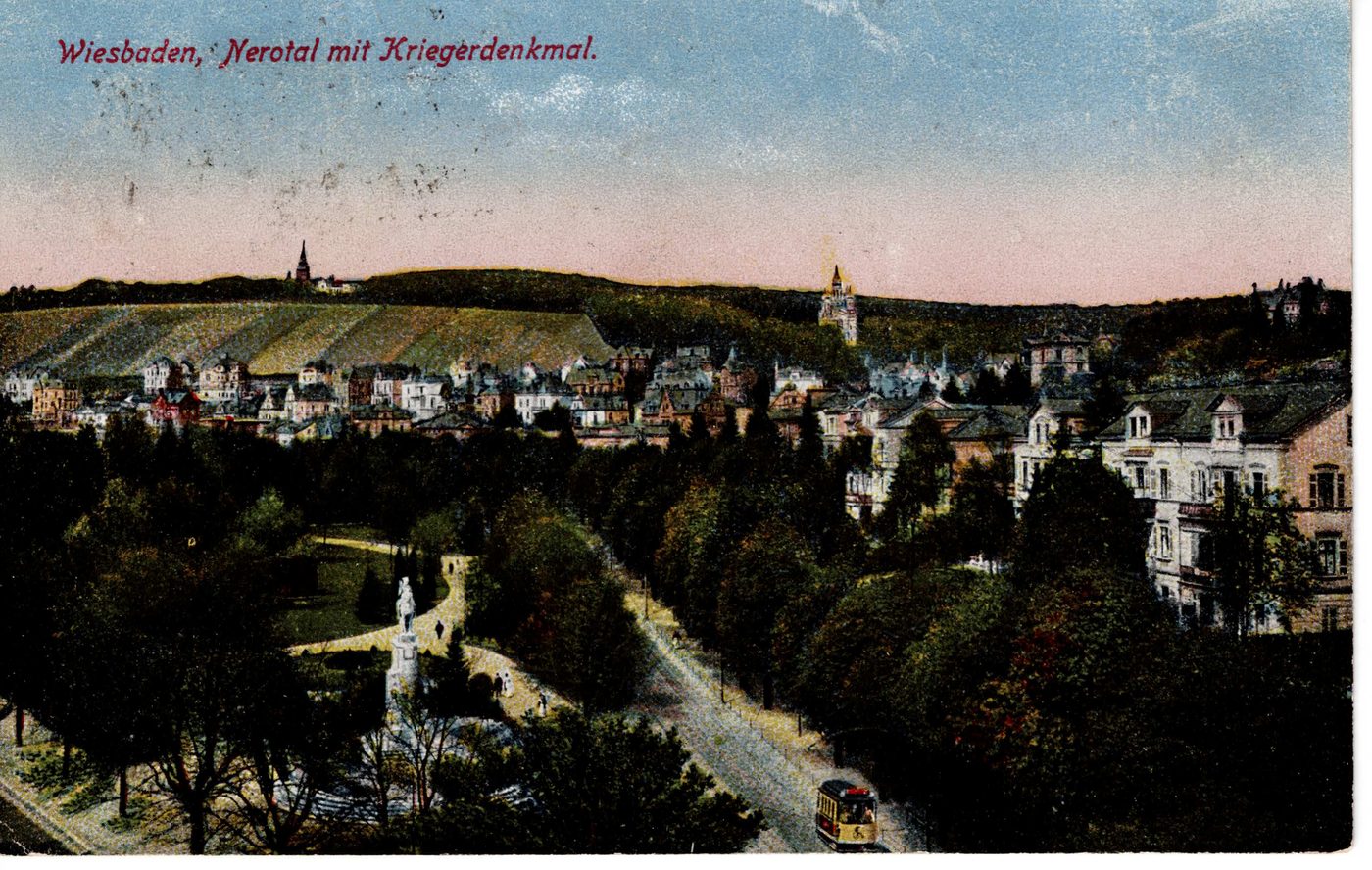 Wiesbaden, Nerotal mit Kriegerdenkmal.