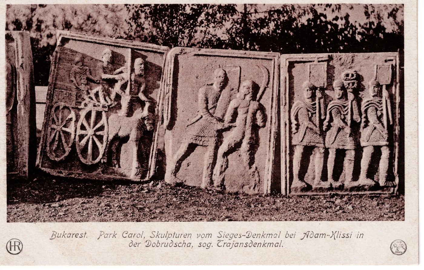 Bukarest. Park Carol, Skulpturen vom Sieges-Denkmal bei Adam-Klissi in der Dobrudscha, sog. Trajansdenkmal.