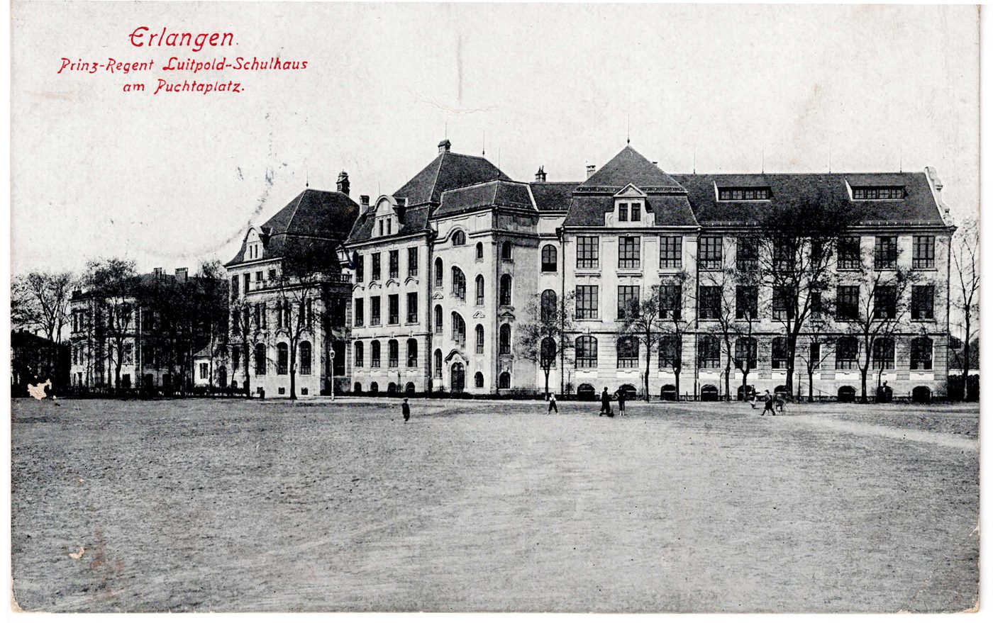 Erlangen. Prinz-Regent Luitpold-Schulhaus am Puchtaplatz.