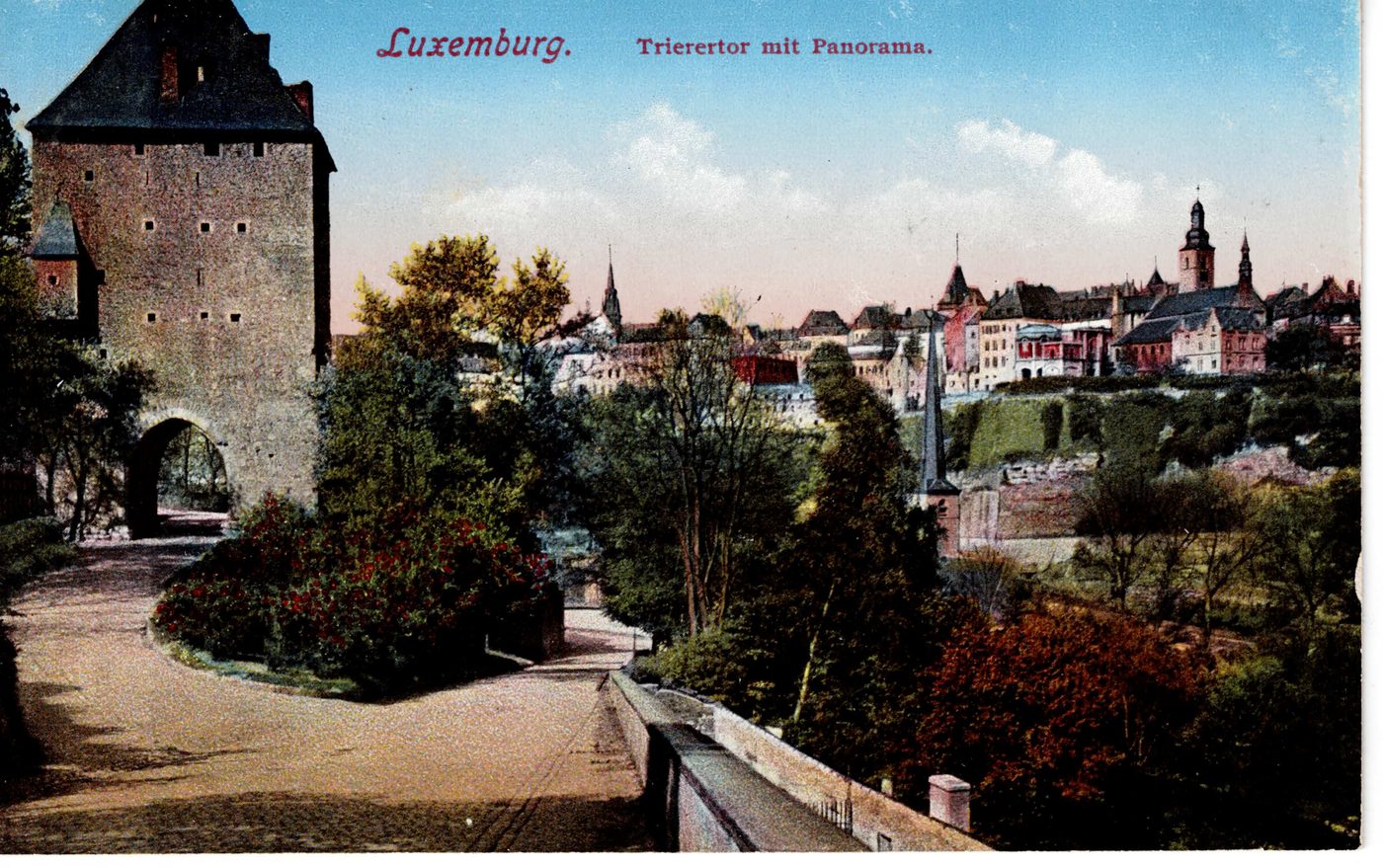 Luxemburg. Trierertor mit Panorama.