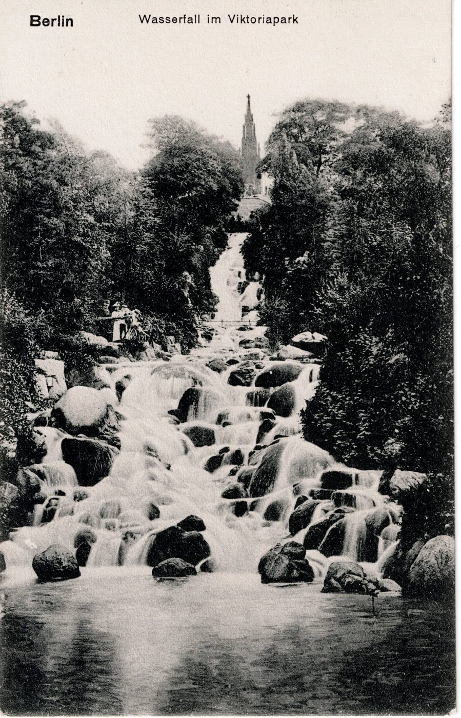 Berlin / Wasserfall im Viktoriapark