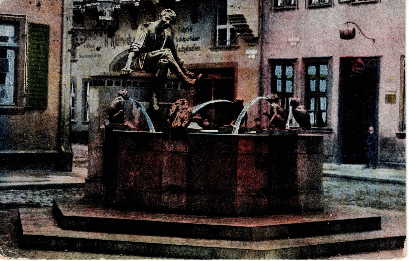 [Brunnen vor Fachwerkhaeusern]