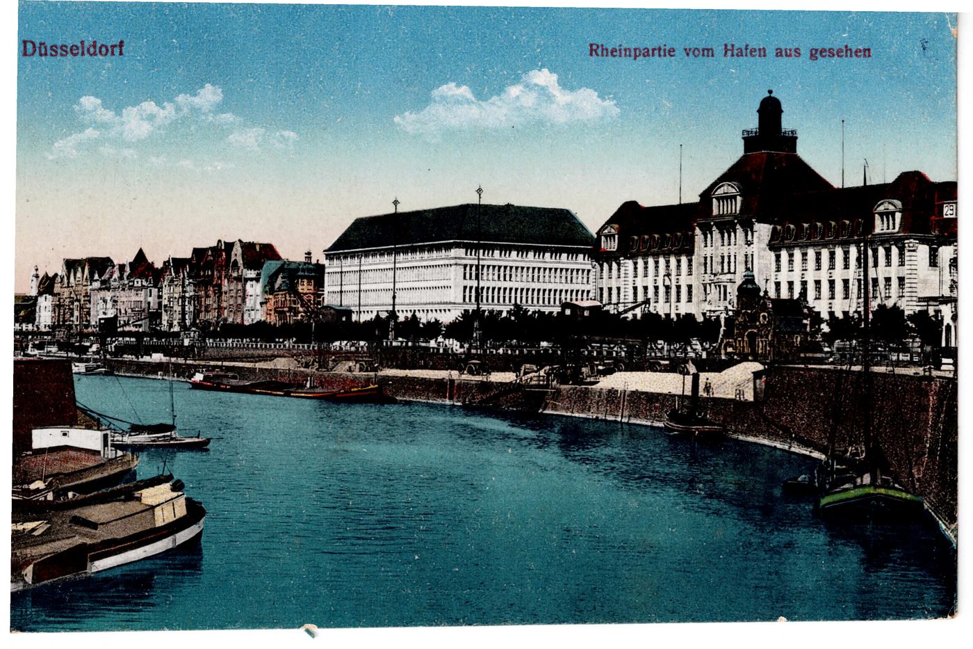 Düsseldorf. Rheinpartie vom Hafen aus gesehen