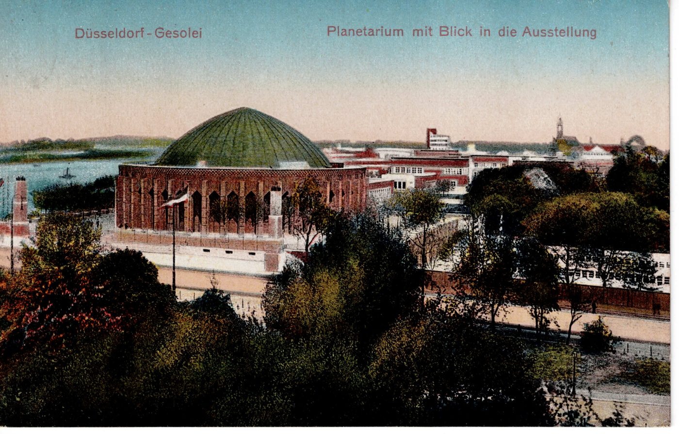 Düsseldorf-Gesolei / Planetarium mit Blick in die Ausstellung