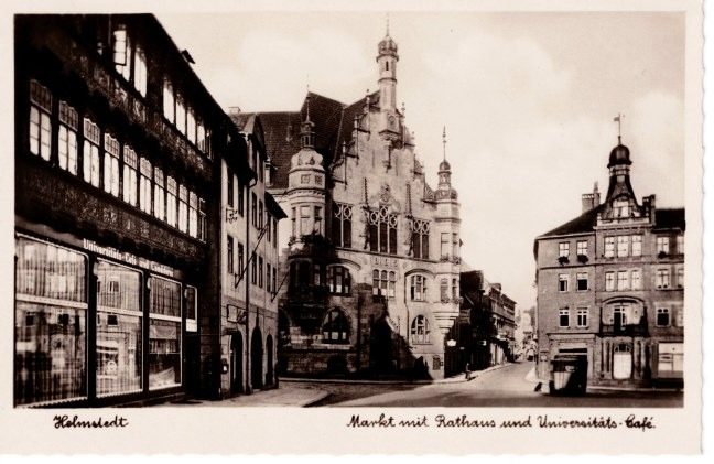 Helmstedt — Markt mit Rathaus und Universitäts-Café