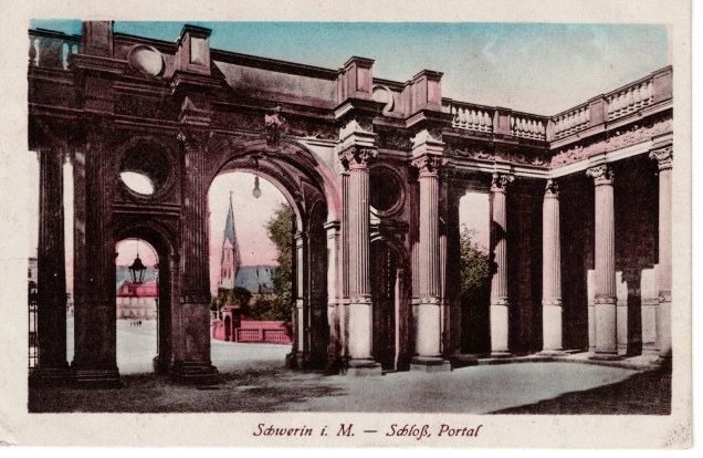 Schwerin i. M. — Schloß, Portal (Lazarettpost 1918)