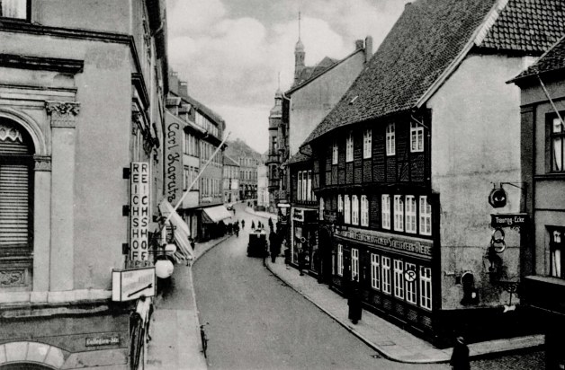 [Neumaerker Strasse]