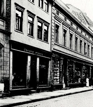 [Neumaerkerstrasse mit Pelzhaus Ahrens]
