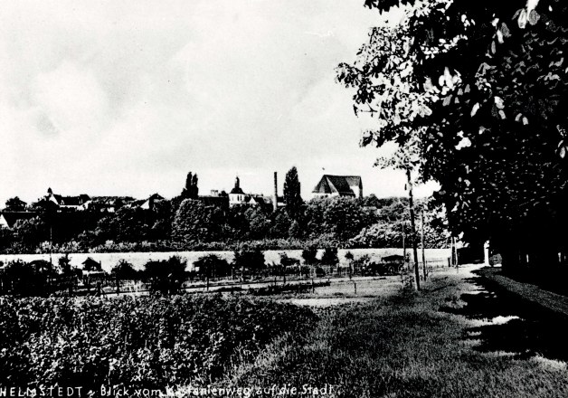 Helmstedt · [Blick ueber den Park auf die Stadt]