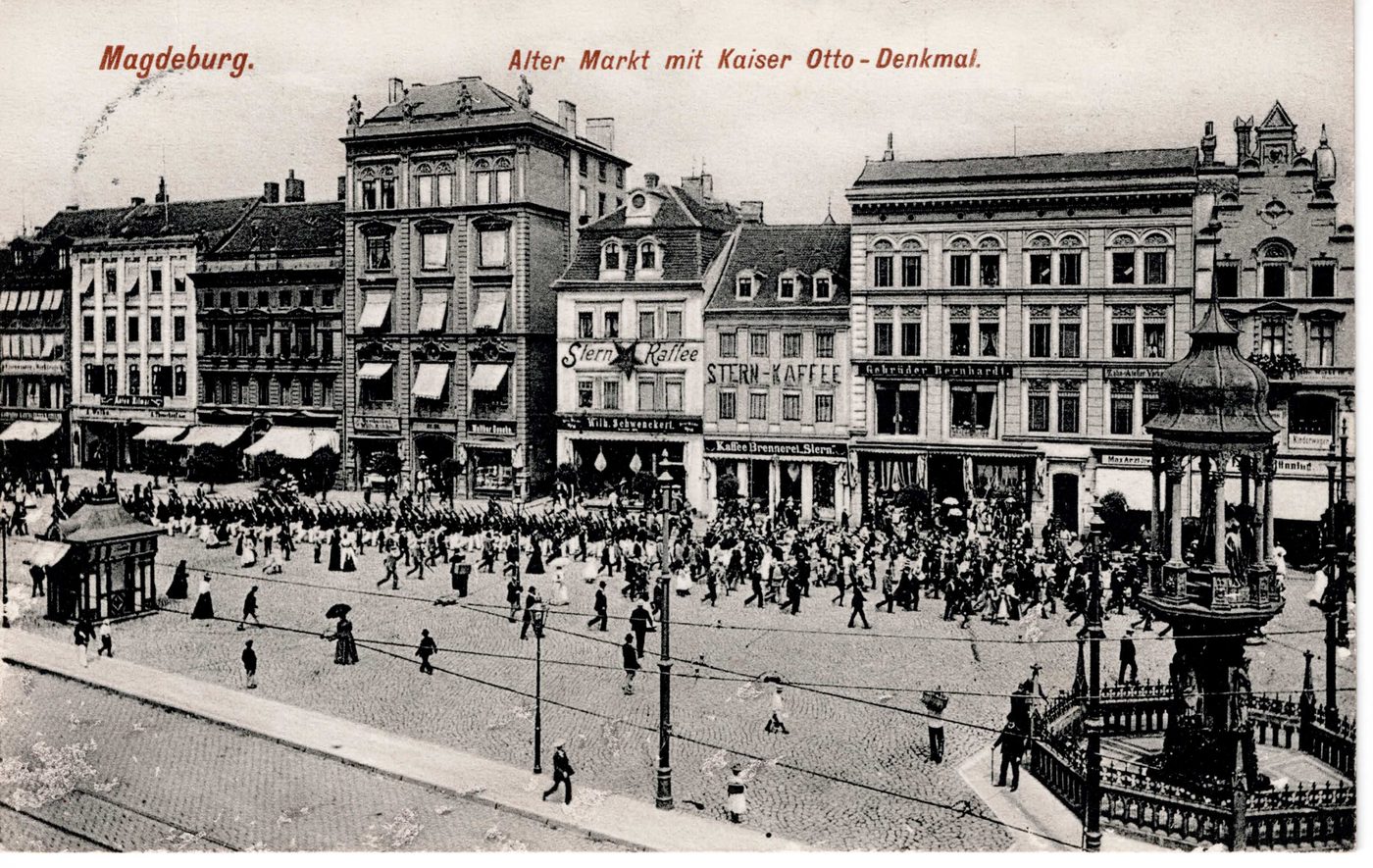 Magdeburg. Alter Markt mit Kaiser Otto-Denkmal.