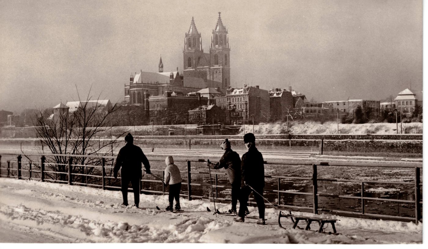 [ohne Titel] Dom ueber der winterlichen Elbe