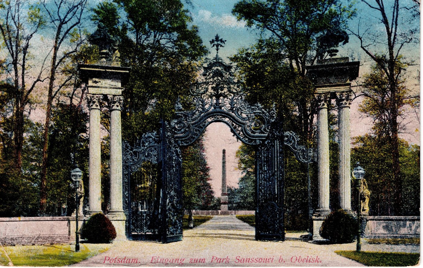 Potsdam. Eingang zum Park Sanssouci b. Obelisk.